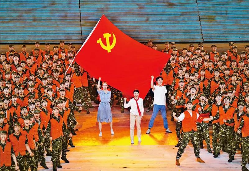 坚持党的全面领导不动摇
